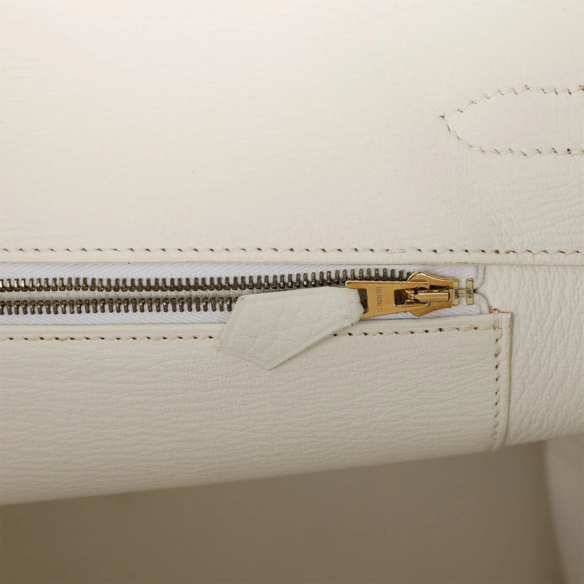 White Clemence Handbag V55906